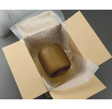 Braune Glasvase in einem Karton mit Luftpolsterfolie