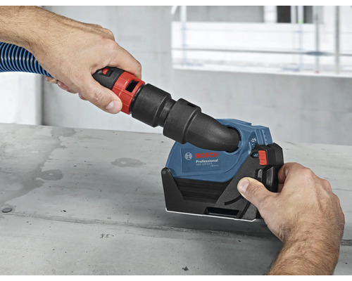 Capot d'aspiration Bosch GDE 125 EA-S pour meuleuse d'angle en utilisation.