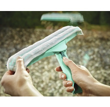 Lave-vitre avec revêtement en microfibre tenu à la main