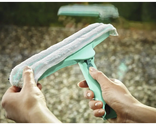 Lave-vitre avec revêtement en microfibre tenu à la main