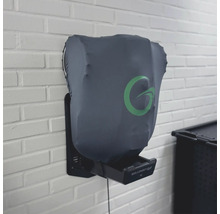 Borne de recharge murale avec housse et logo sur un mur de briques