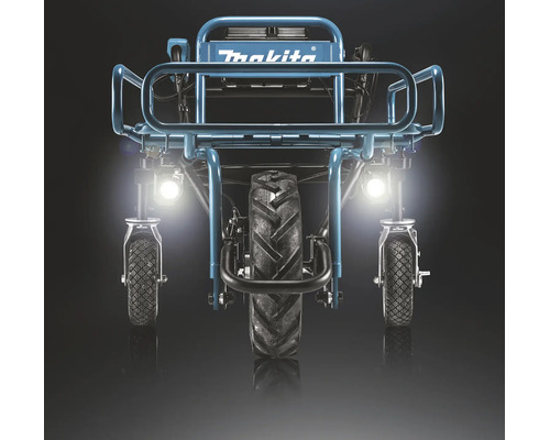 Brouette à batterie Makita avec phares allumés, châssis en métal bleu et trois roues. Makita Logo.
