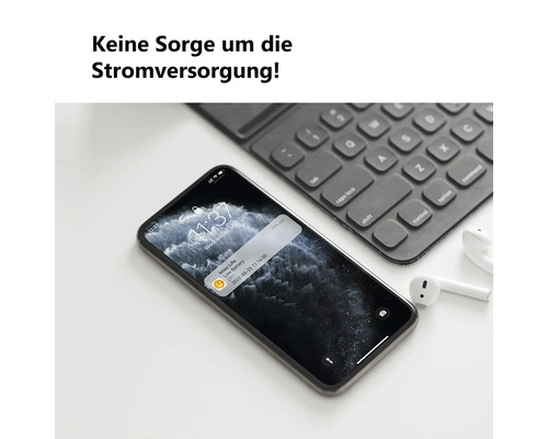 Smartphone avec notification de batterie faible, clavier et écouteurs