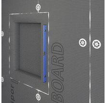 Installation d'une paroi de douche avec des éléments de montage et un niveau à bulle