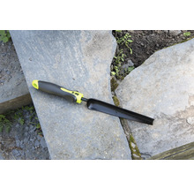 Outil de jardinage pour le repiquage avec échelle de mesure sur une plaque de pierre