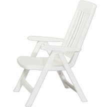 Fauteuil de jardin pliant blanc en plastique avec dossier haut et accoudoirs.