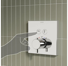 Mitigeur thermostatique encastré VitrA avec plaque carrée chromée, boutons-poussoirs pour baignoire et douche et réglage à 38 degrés.