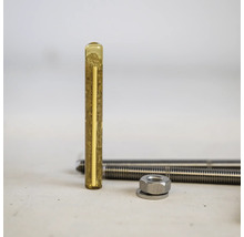Ampoule de résine pour ancrage chimique avec tige filetée et écrou pour fixation de charges lourdes dans le béton.