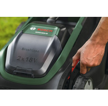 Bosch Rotak Rasenmäher mit Schnitthöhenverstellung per Hebel am Rad.