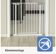 Weißes Türschutzgitter aus Metall mit Klemmmontage ohne Bohren in einem Türrahmen.