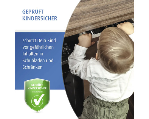 Enfant en bas âge ouvrant un tiroir, sceau de sécurité enfant testée pour protéger des contenus dangereux dans les meubles.