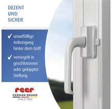 Weiße reer Fenstergriff-Sicherung hinter dem Griff montiert, verriegelt in geschlossener oder gekippter Stellung, reer Logo.
