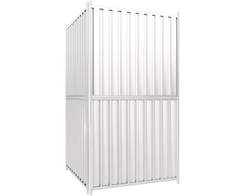 Élément d'angle d'un abri de jardin en métal blanc avec profil trapézoïdal.