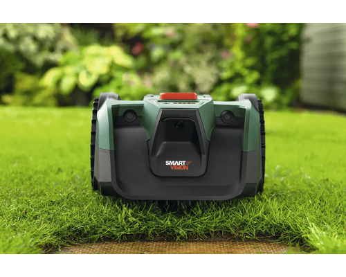 Bosch Mähroboter mit Smart Vision Kamera auf einer Rasenfläche in einem hellen Garten.
