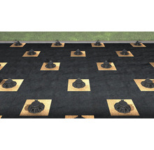 Plots de terrasse réglables pour la construction de terrasses, disposés sur des cales carrées et un feutre géotextile.