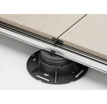 Plot réglable en hauteur pour dalles de terrasse avec profilé en aluminium et croisillon.