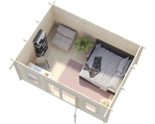 Vue intérieure d'un abri de jardin en bois aménagé avec un lit, un bureau, une étagère et un fauteuil. Maison en bois lumineuse et organisée.