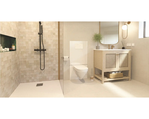 Salle de bain moderne avec douche à l'italienne, WC suspendu, meuble vasque en bois, miroir et appliques murales au design clair et organisé.