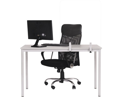 Espace de travail avec bureau, chaise de bureau, moniteur, clavier et cloison de séparation