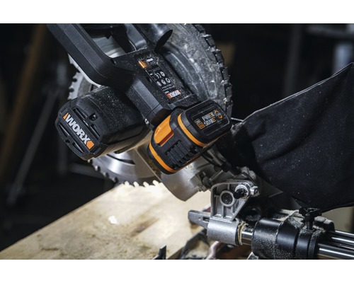 Logo Worx sur une scie à onglet avec batterie