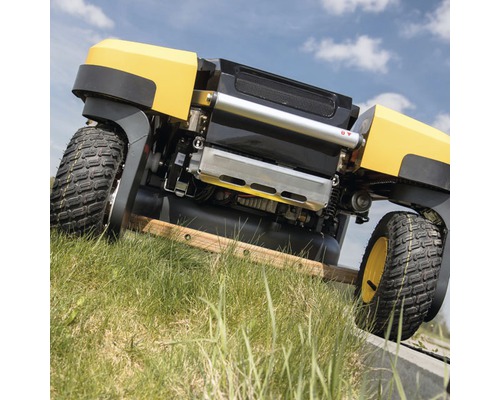 Rasentraktor auf Rasen