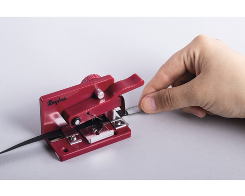 Poinçonneuse à ruban Rayher avec ruban et main