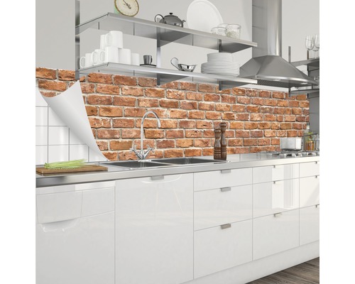 Küchenrückwand mit Backsteinmuster in einer modernen Küche