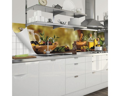 Küchenrückwand mit Olivenmotiv in moderner Küche