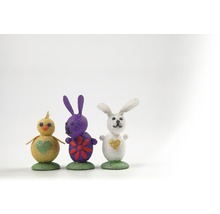 Figurines de Pâques décoratives : poussin et lapins en matériel de bricolage