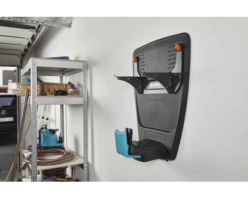 Gardena Wandhalterung für Rasenmäher und Gartengeräte an einer Wand