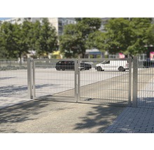 Doppeltor aus Metall mit Maschendraht für den Außenbereich