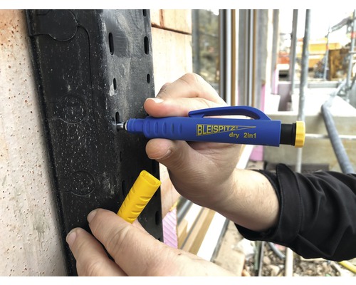 Taille-crayon utilisé dans le mur du bâtiment