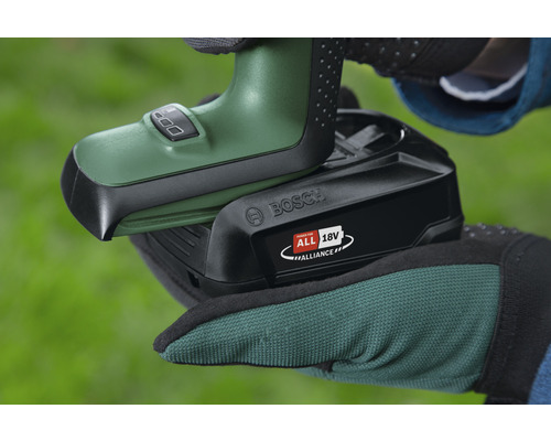 Logo Bosch avec batterie 18 volts en utilisation