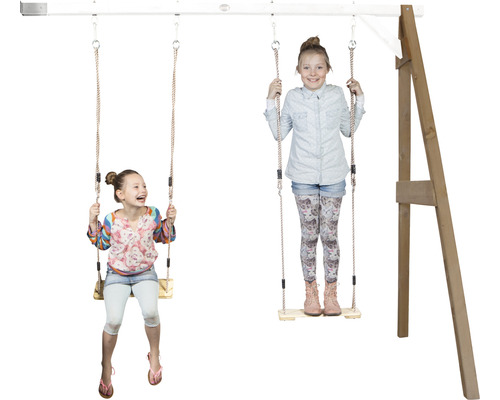 Schaukelgestell mit zwei Kindern auf Holzschaukeln