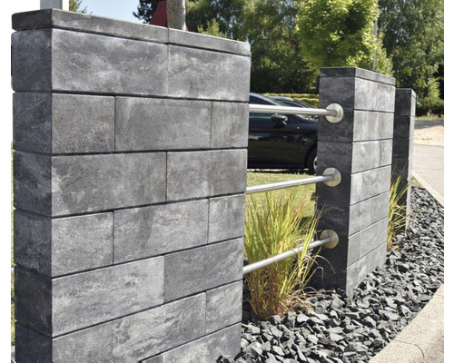 Clôture brise-vue en pierres de béton avec éléments métalliques