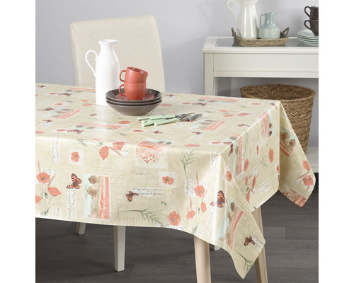 Table avec une toile cirée à motif coquelicots dans une salle à manger