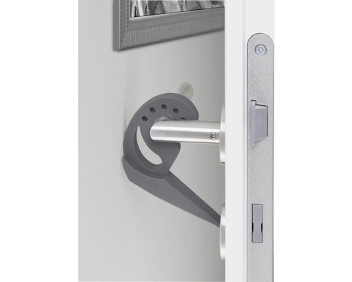 Grauer Türstopper aus Gummi am Türgriff befestigt