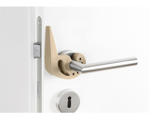 Türsicherung am Türgriff einer Tür befestigt