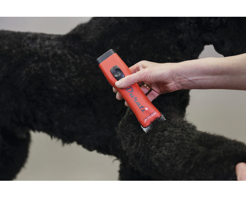 Durati Tierhaarschneider im Einsatz an einem Hund