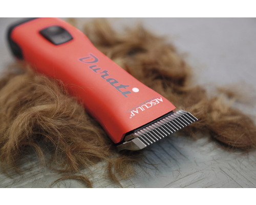 Tierhaarschneidemaschine mit abgeschnittenem Fell