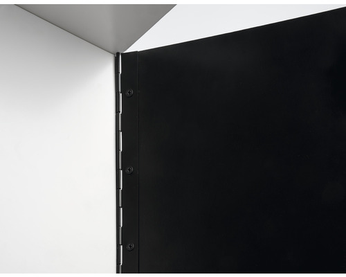 Detailaufnahme einer Eckverbindung mit Scharnieren zwischen zwei Paneelen