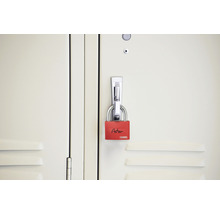 Casier avec cadenas rouge de la marque ABUS