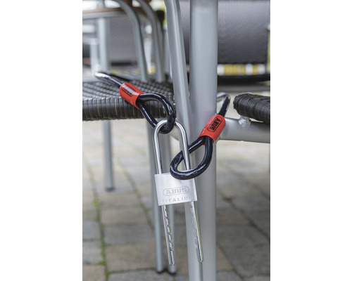 ABUS Kabelschloss mit Zylinderschloss sichert Gartenmöbel