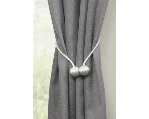 Grauer Vorhang mit silberfarbenem Magnet Raffhalter