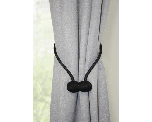 Rideau gris maintenu par un embrasse à aimant noir
