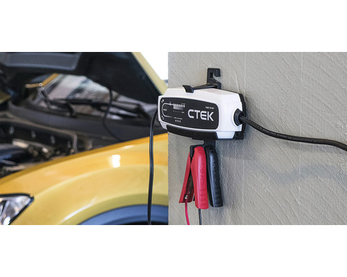 Chargeur de batterie CTEK avec câbles et pinces pour recharger les batteries de voiture