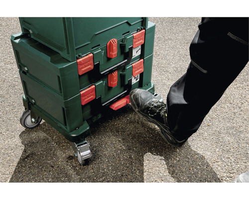 Werkzeugkoffer mit Fußbedienung zum einfachen Öffnen