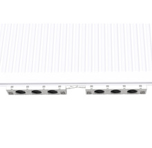 Deux ventilateurs de box de culture sous un plafond