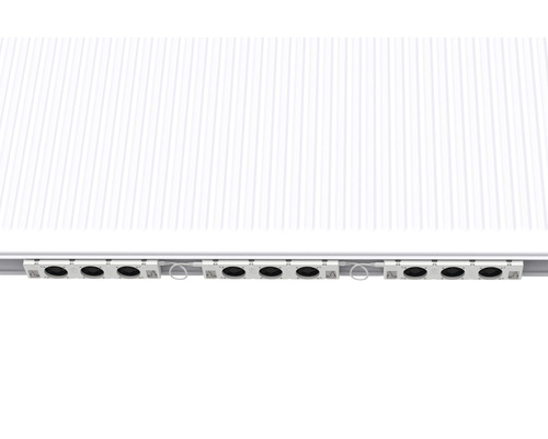 Vue d''un luminaire LED installé sous un toit