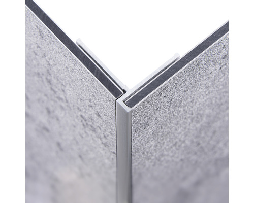 Fliesenecke mit Fliesenschiene